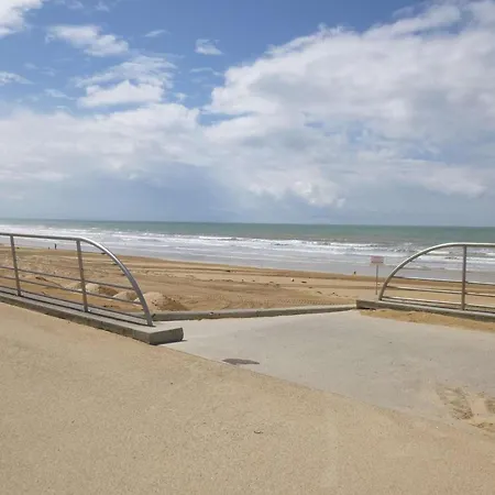 Appartement Renove 2 Pieces Avec Balcon Et Parking, A 50M De La Plage - Fr-1-224C-9 *