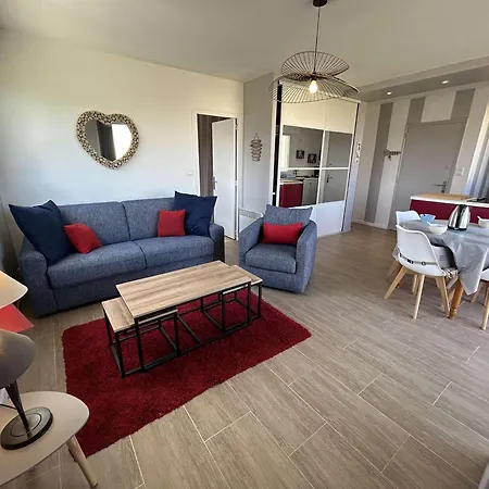 Appartement Renove 2 Pieces Avec Balcon Et Parking, A 50M De La Plage - Fr-1-224C-9 *